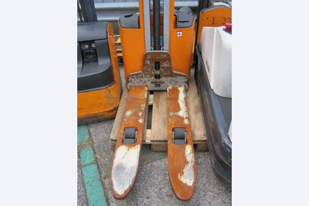 Gepflegte Flurförderfahrzeuge-4